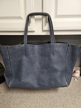 Ampersand as Apostrophe Women's Classic Blue Pebbled Leather Tote Bag